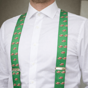 Tirantes de hombre verdes con estampado de coches rojos elegantes para boda y ceremonia