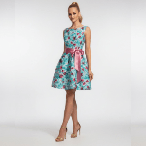 Vestido corto de fiesta azul con flores elegante para invitada de boda o evento