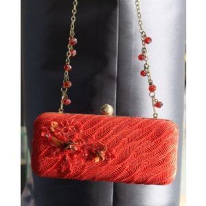 bolso rojo con pedreia y bolsas cristal 1