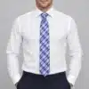 Corbata azul de cuadros con detalles blancos y rosas para hombre