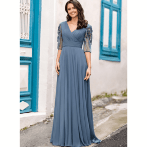 Vestido de fiesta largo azul acero con mangas bordadas para invitada de boda elegante