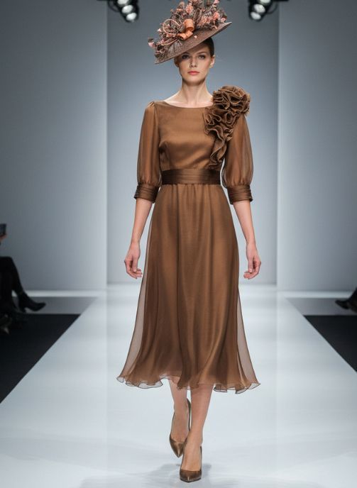 vestido de fiesta midi color marron de organza para invitada de boda madrina valencia