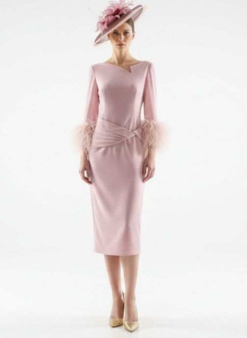vestido de fiesta midi crepe rosa con plumas invitada boda