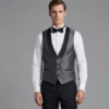Chaleco de traje de ceremonia para hombre en color gris con solapa de raso negro estilo smoking para bodas y eventos formales