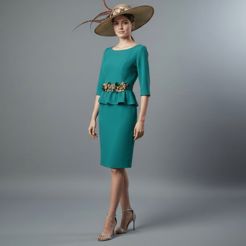 Vestido midi de fiesta verde para invitada de boda con manga francesa y detalle floral disponible en colección outlet en Valencia y venta online en España