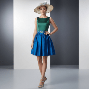 Vestido corto de fiesta verde y azul para invitada de boda con falda de vuelo disponible en colección outlet en Valencia y venta online en España