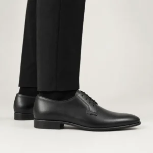 Zapato Derby negro de piel para hombre con cordones para boda y ceremonia visto de perfil