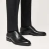 apato Oxford de ceremonia para hombre en piel natural color negro, vista lateral mostrando silueta clásica y suela de cuero
